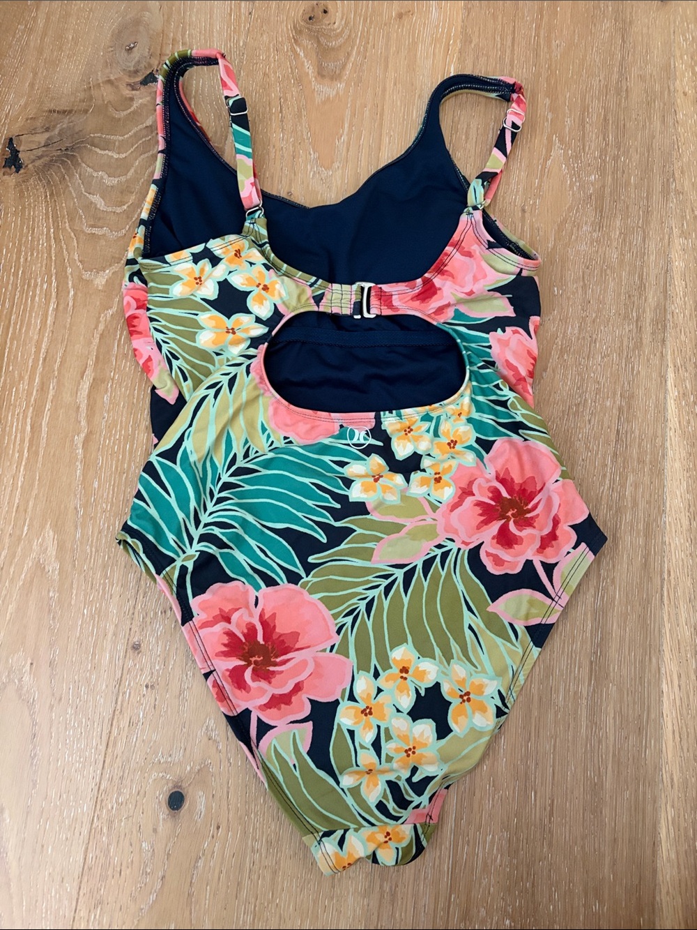Hurley Women’s one piece swimsuit - Picture 5 of 6